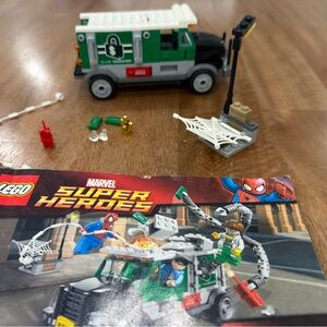 LEGO Marvel Super Heroes Green and White Armored Truck Set